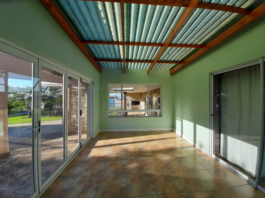 10 Bedroom Property for Sale in Cove Ridge East Eastern Cape